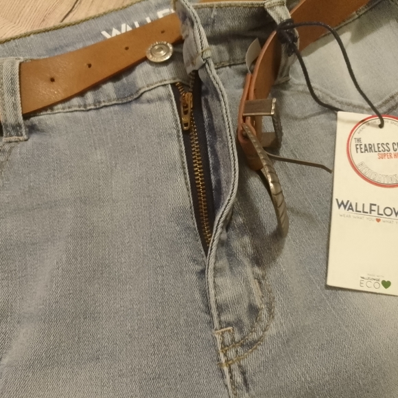 Wallflower Fearless Curvy Super High Rise Cut Off Denim Blue Jean Shorts shorty. - Picture 2 of 13